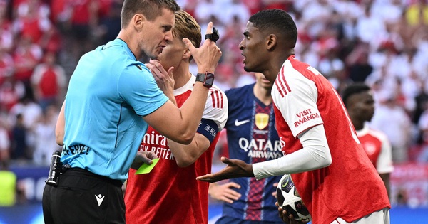 Trọng tài chung kết Champions League gây tranh cãi: PSG vô địch, fan Arsenal phẫn nộ - hình ảnh - vipnews88.com