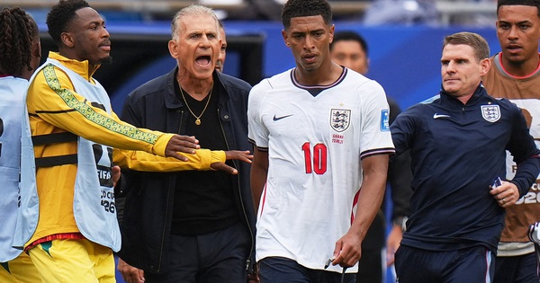 Ngôi sao đội tuyển Anh vi phạm luật mới của FIFA, lại lấy tay che miệng: Nguy cơ nhận án phạt nguội - hình ảnh - vipnews88.com Ngôi sao đội tuyển Anh vi phạm luật mới của FIFA, lại lấy tay che miệng: Nguy cơ nhận án phạt nguội - hình ảnh - vipnews88.com