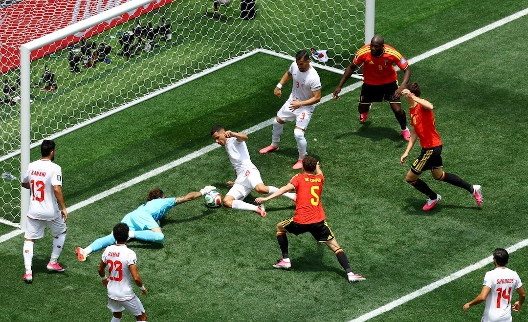 Pha cứu thua xuất thần giúp Iran cầm hòa Bỉ tại World Cup 2026 - hình ảnh - vipnews88.com