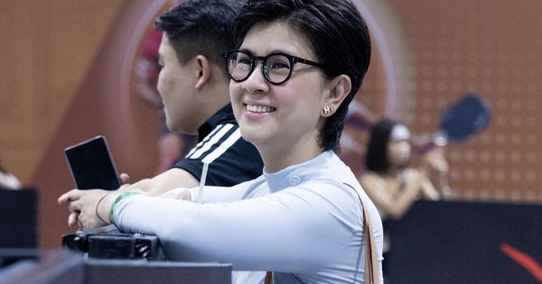 Diễn viên Kim Thư trẻ trung tuổi U.50, cổ vũ đồng nghiệp tại giải pickleball - hình ảnh - vipnews88.com Diễn viên Kim Thư trẻ trung tuổi U.50, cổ vũ đồng nghiệp tại giải pickleball - hình ảnh - vipnews88.com