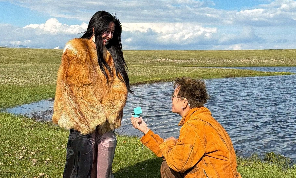 Quỳnh Anh Shyn Nhận Lời Cầu Hôn Ở Kyrgyzstan: Khoảnh Khắc Đáng Nhớ Của Fashionista Hà Thành - hình ảnh - vipnews88.com