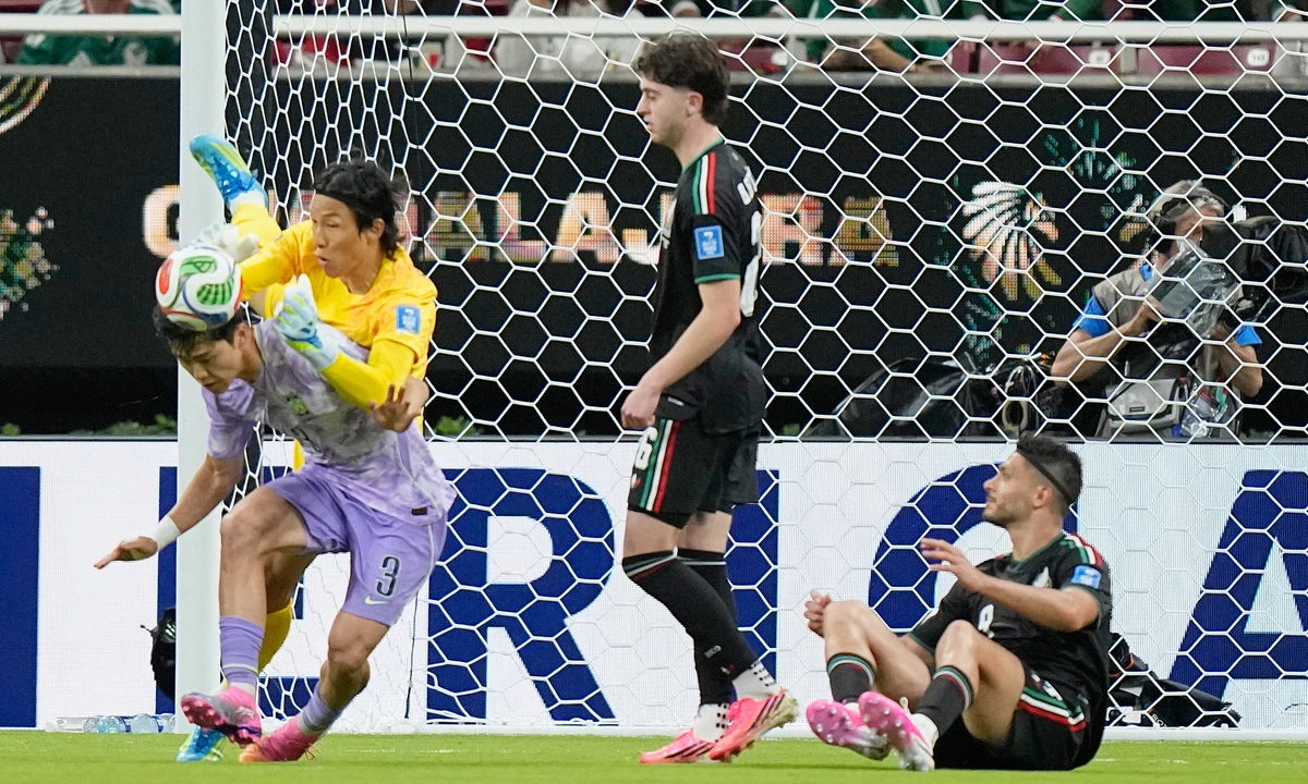 Mexico vượt qua vòng bảng World Cup 2026 nhờ sai lầm của thủ môn Hàn Quốc - hình ảnh - vipnews88.com