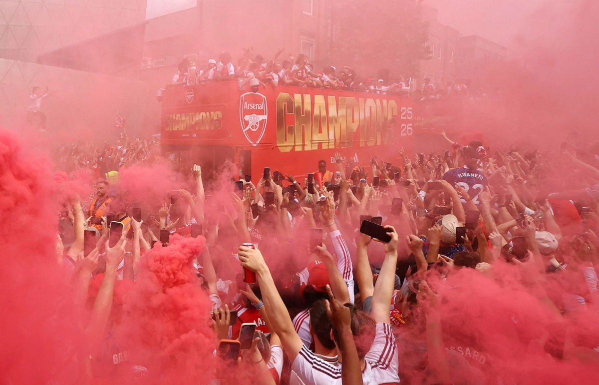 Hơn 1,5 triệu người đổ ra đường ăn mừng chức vô địch Ngoại hạng Anh của Arsenal - hình ảnh - vipnews88.com Hơn 1,5 triệu người đổ ra đường ăn mừng chức vô địch Ngoại hạng Anh của Arsenal - hình ảnh - vipnews88.com