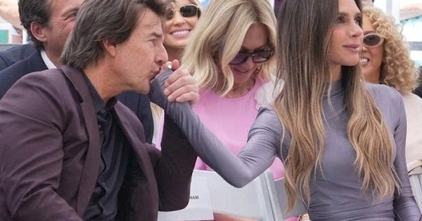 Tom Cruise hôn tay Victoria Beckham: Khoảnh khắc gây sốt và cơ hội giải trí tại NEW88 - hình ảnh - vipnews88.com
