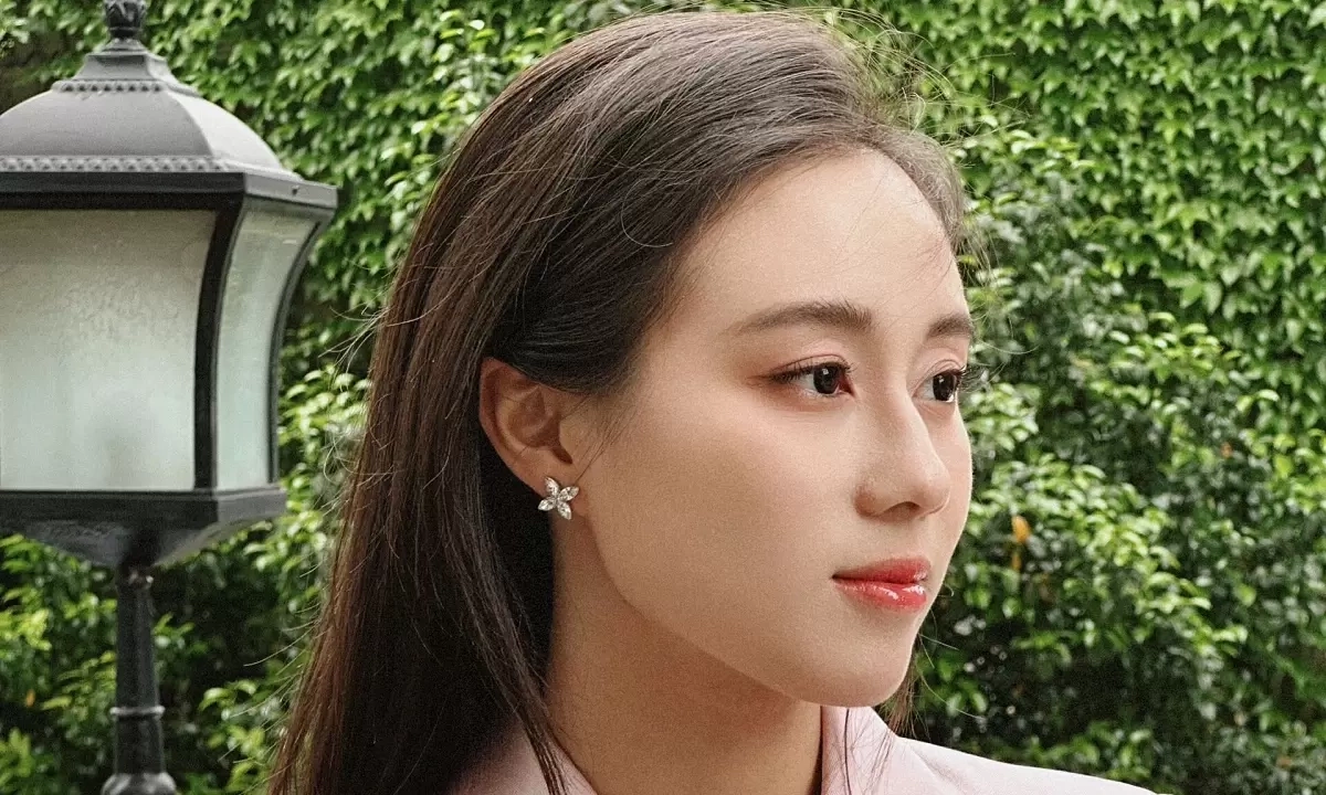 Hà Siêu Hân – Ái nữ MIT của ‘Vua sòng bạc’ và gu thời trang thanh lịch - hình ảnh - vipnews88.com
