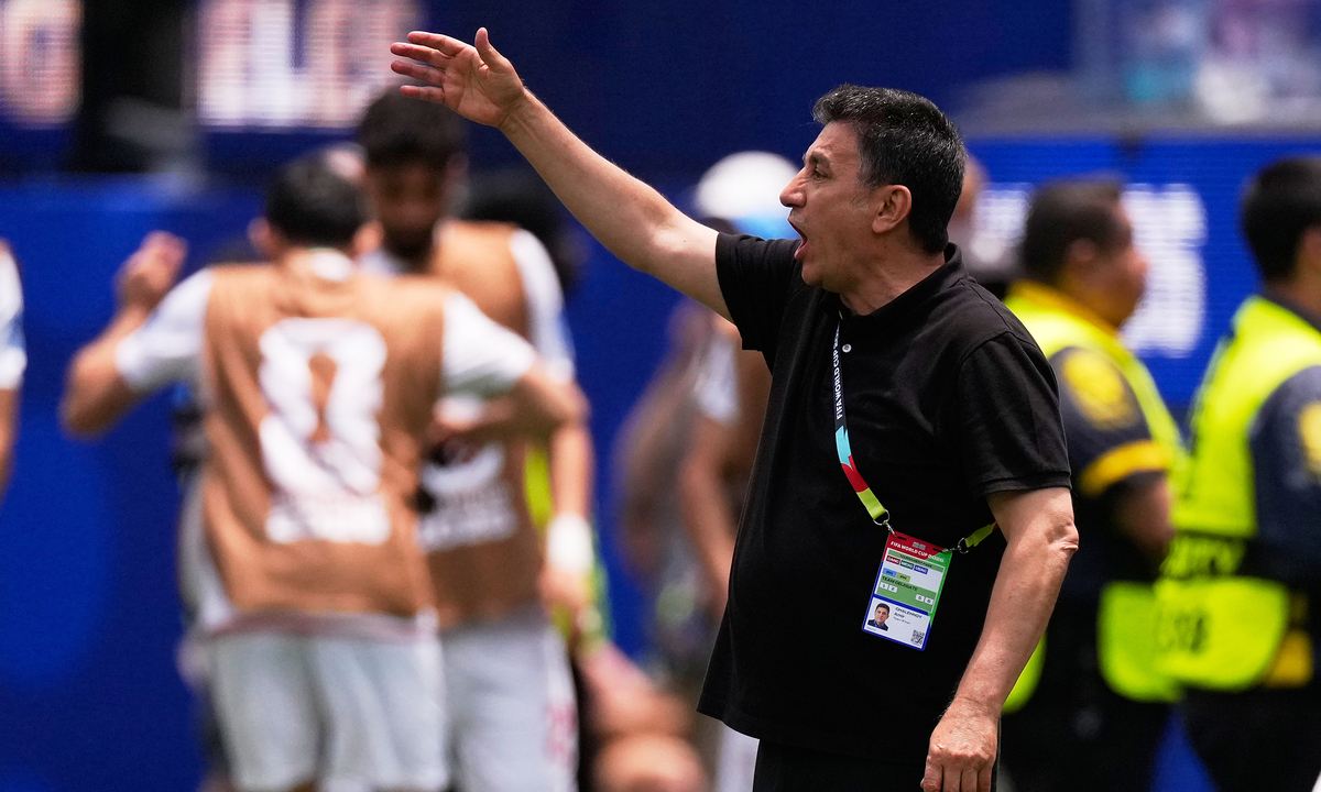HLV Ghalenoei: ‘Iran bất bại là kỳ tích World Cup’ - hình ảnh - vipnews88.com