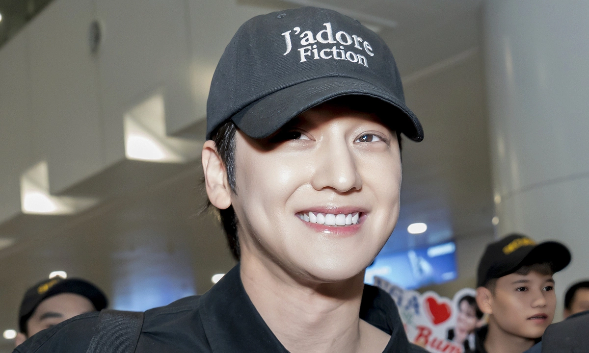 Mỹ nam ‘Vườn sao băng’ Kim Bum đến Hà Nội: Fan Việt háo hức đón thần tượng - hình ảnh - vipnews88.com