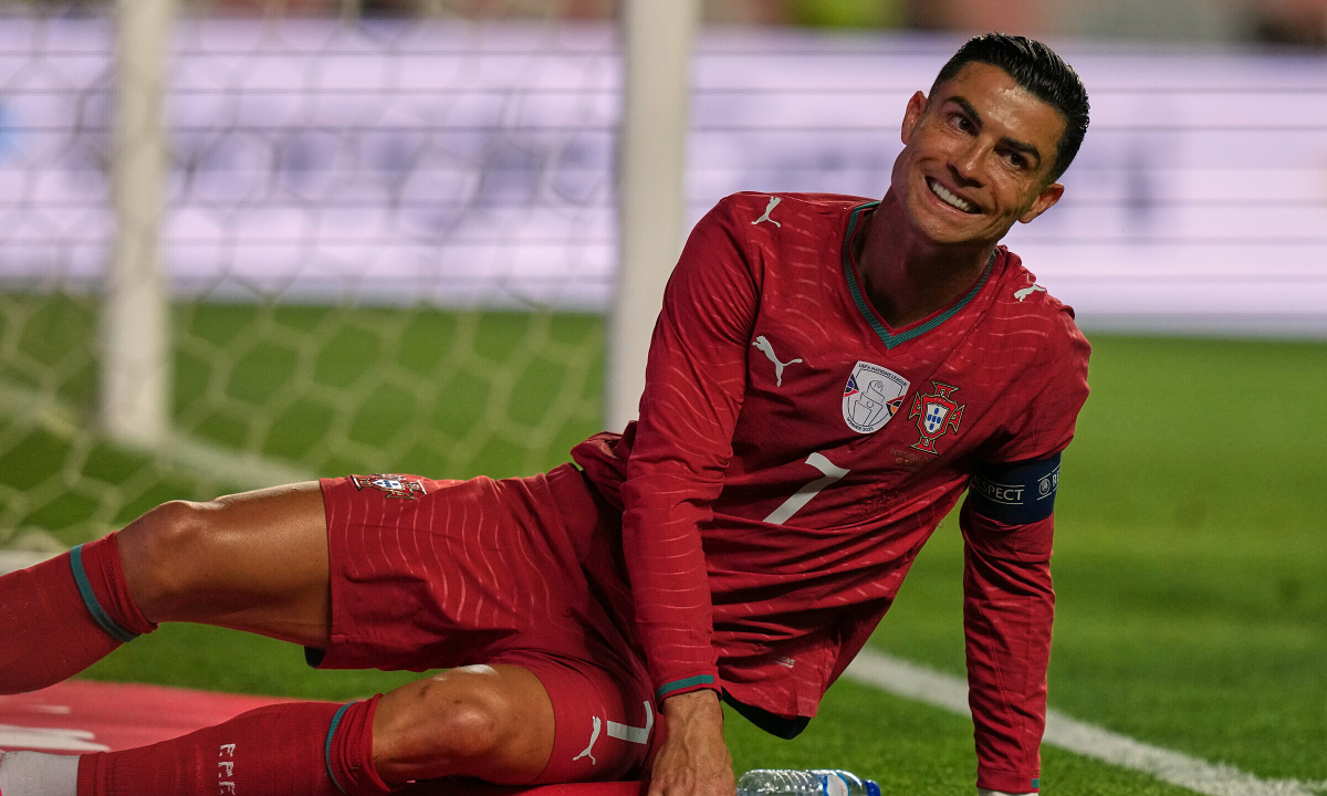 Ronaldo Tự Tin Trước Thềm World Cup 2026: Cơ Hội Vàng Cho Fan Cá Cược Bóng Đá Online - hình ảnh - vipnews88.com