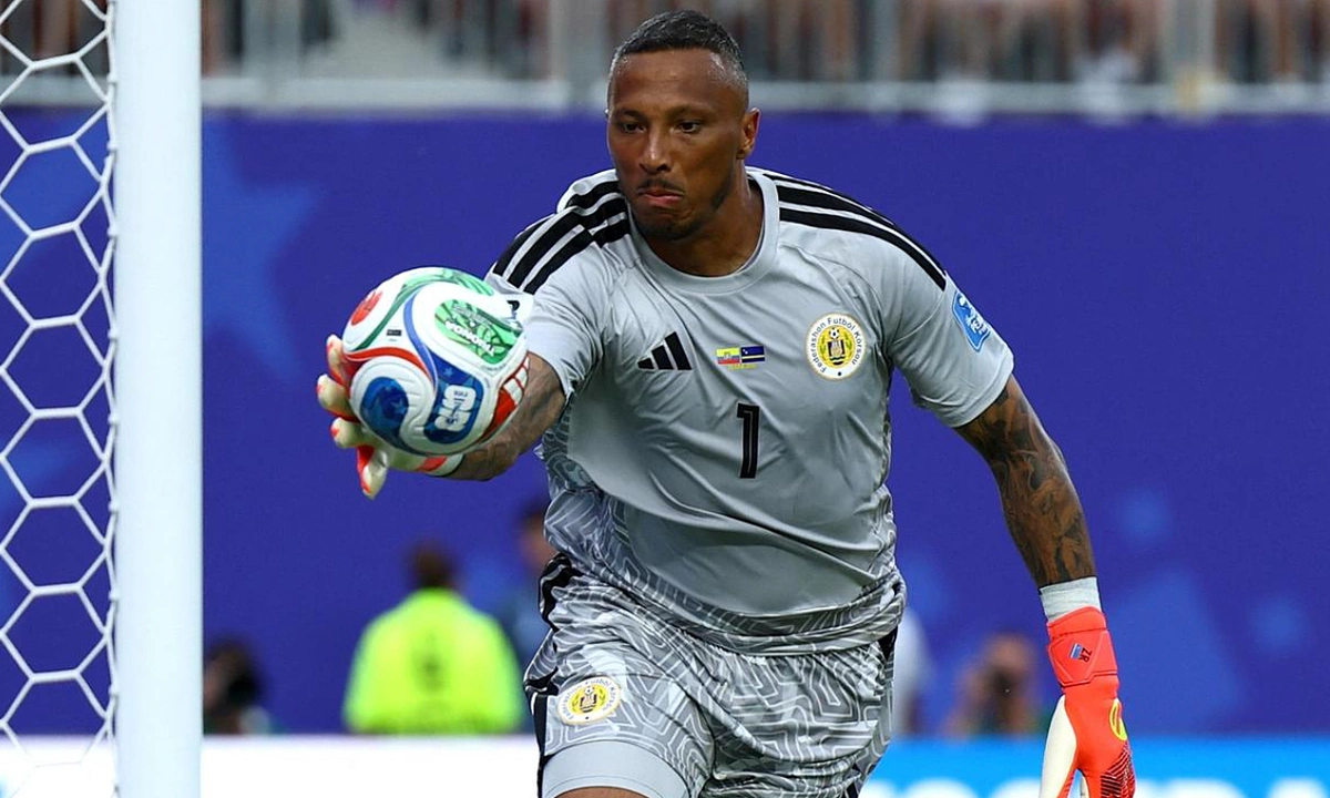 Thủ môn Curacao Eloy Room: Tỏa sáng ở World Cup 2026, xứng đáng được tạc tượng? - hình ảnh - vipnews88.com