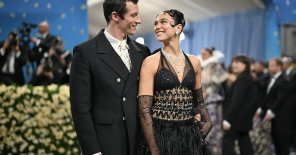 Dua Lipa và Callum Turner tổ chức hôn lễ bí mật trước siêu đám cưới tại Ý - hình ảnh - vipnews88.com Dua Lipa và Callum Turner tổ chức hôn lễ bí mật trước siêu đám cưới tại Ý - hình ảnh - vipnews88.com