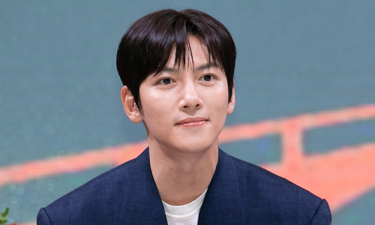 Ji Chang Wook chia sẻ cảm xúc tích cực khi đến Việt Nam, fan háo hức săn App NEW88 - hình ảnh - vipnews88.com Ji Chang Wook chia sẻ cảm xúc tích cực khi đến Việt Nam, fan háo hức săn App NEW88 - hình ảnh - vipnews88.com