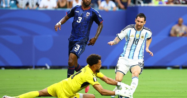 Khoảnh khắc thủ thành Vozinha cản phá cú sút của Messi: Huyền thoại dù Cabo Verde thua - hình ảnh - vipnews88.com Khoảnh khắc thủ thành Vozinha cản phá cú sút của Messi: Huyền thoại dù Cabo Verde thua - hình ảnh - vipnews88.com