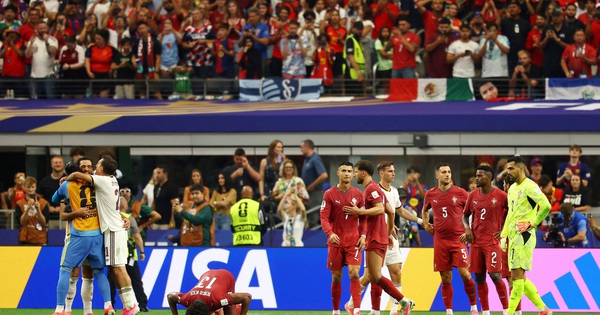 NEW88 chính thức: Báo Bồ Đào Nha chỉ trích HLV Martinez vì cố giữ Ronaldo trong thất bại trước Tây Ban Nha - hình ảnh - vipnews88.com NEW88 chính thức: Báo Bồ Đào Nha chỉ trích HLV Martinez vì cố giữ Ronaldo trong thất bại trước Tây Ban Nha - hình ảnh - vipnews88.com