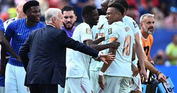 HLV Deschamps đi vào lịch sử World Cup: Mbappe – Dembele tái lập kỳ tích của Brazil: góc nhìn mới cho người chơi Việt - hình ảnh - vipnews88.com