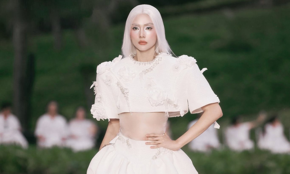 Võ Hoàng Yến ‘cưỡi’ môtô địa hình làm vedette show thời trang tại Lăng Cô - hình ảnh - vipnews88.com